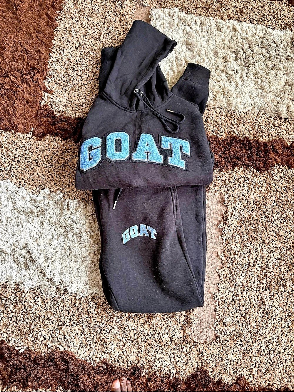 Sneakgallery GOAT Chenille Patch Hoodie and Sweatpants Set